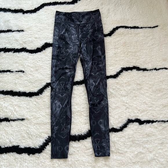 Sweaty Betty Zero Gravity Run Leggings in Tonal Iridescence - Picture 1 of 9